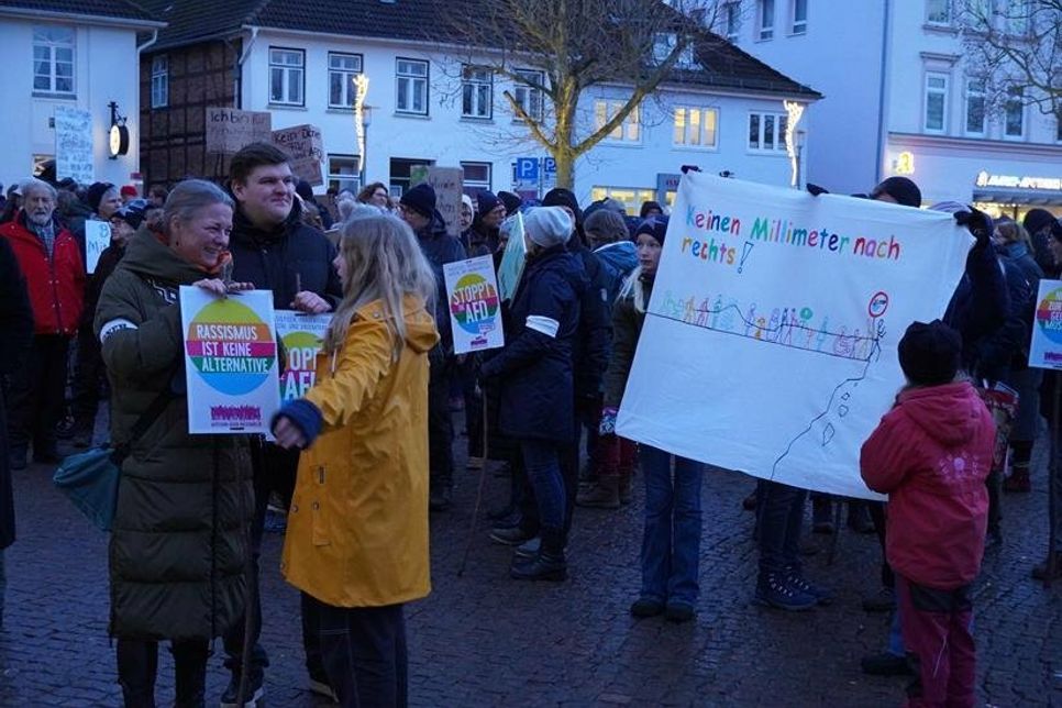 Bunte Plakate und friedliche Stimmung prägten die Veranstaltung.