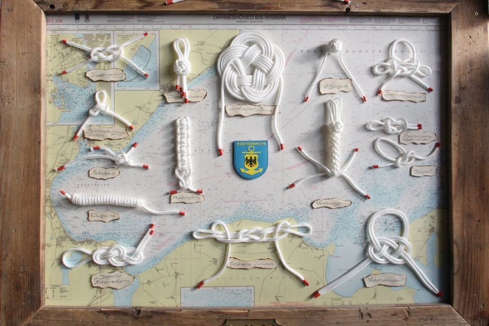 Zum Ersten, zum Zweiten und zum Dritten: Wer diese aufwendig gestaltete Knotentafel ersteigert, hilft gleichzeitig Kindern.