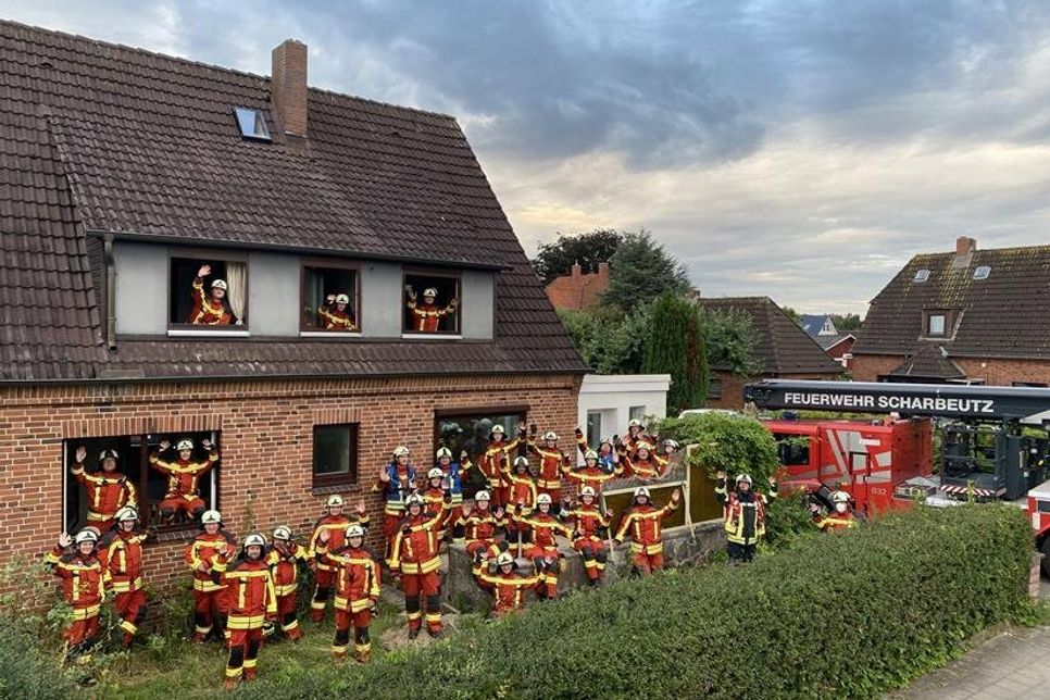 In den Sommermonaten stand der Feuerwehr ein Haus zum freien Üben zur Verfügung.