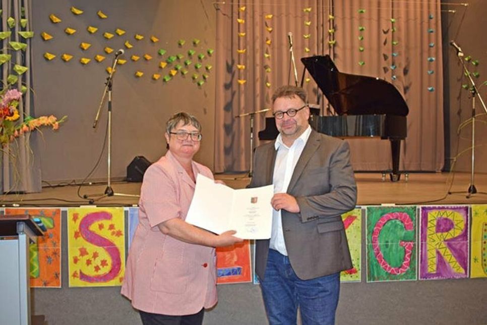 Amtseinführung: Schulrätin Astrid Fock und der neue Rektor der Grund- und Gemeinschaftsschule  Heikendorf Olaf Hubert.