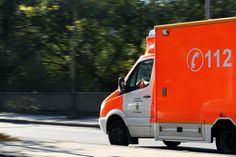 Weil die Reinbekerin offenbar durch die körperlichen Angriffe verletzt wurde, wurde ein Rettungswagen hinzugerufen, der sie in ein Neustädter Krankenhaus brachte.
