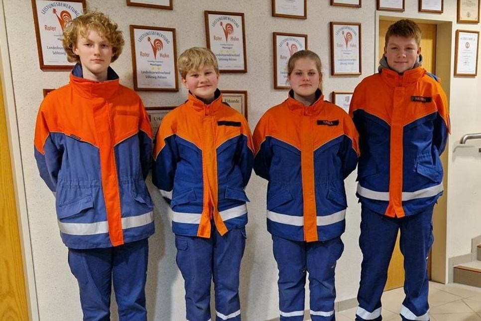 Der neugewählte Jugendausschuss mit Haakon Schreiber, Celine Patzke, Tabea Patzke und Marvin Wilschewsky (v. lks.).