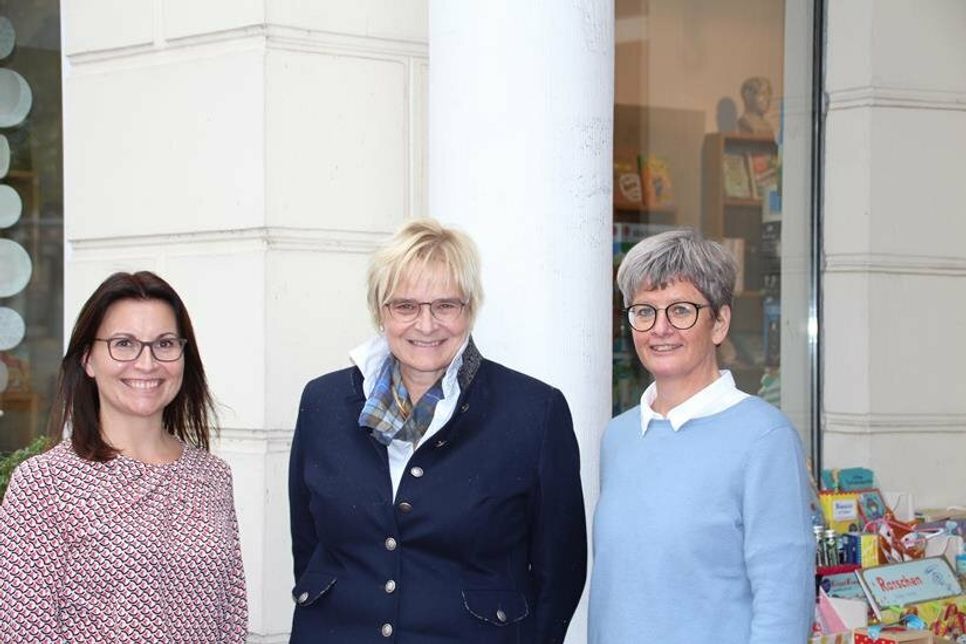Inhaberin Susanne Bimberg-Nittritz (Mi.) mit ihren Mitarbeiterinnen Christiane Klause-de Pupka (re.) und Sarah Austen.