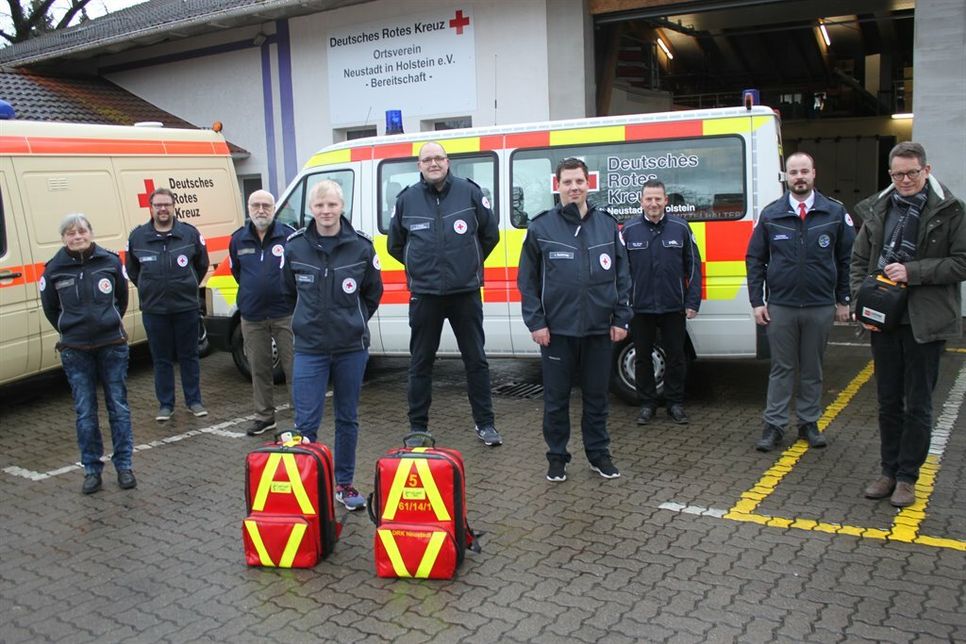 Die Akteure vom DRK und vom Rettungsdienst Holstein ziehen an einem Strang. Die medizinische Versorgung der Patienten steht dabei stets im Vordergrund.