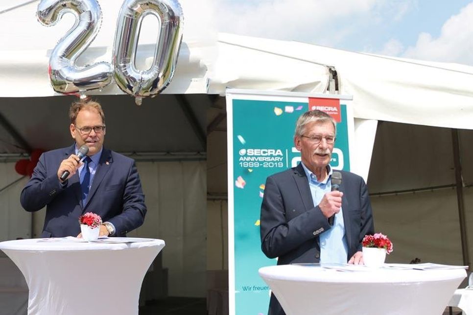 Grußworte hielten auch die Bürgermeister von Neustadt und Sierksdorf, Mirko Spieckermann und Bernhard Markmann (re.).