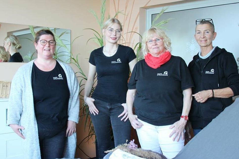 Sorgen für eine kleine Auszeit am Strand: Nicole Loeb, Johanna Beyer, Monika Köster und Joana Lübke (v. lks.).