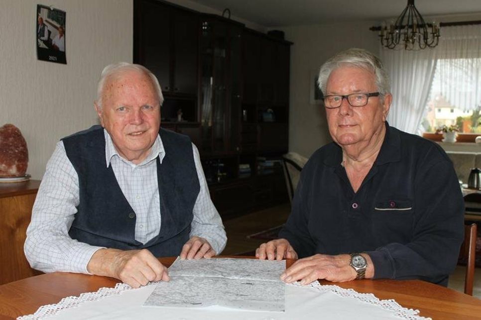 Hans-Alfred Plötner, Vorsitzender der Ortsgruppe Schönwalde (re.) und sein Stellvertreter Ulrich Schrank betreuen rund 30 Mitglieder.