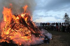 Osterfeuer gibt es am Lensterstrand, in Guttau und in Brenkenhagen. (Foto: Tourismus-Service Grömitz)