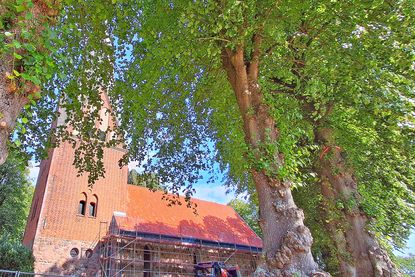 Die Blekendorfer Kirche St. Claren ist aufgrund von Sanierungsarbeiten in den kommenden Monaten geschlossen – die Kirchengemeinde weicht auf andere Möglichkeiten aus.