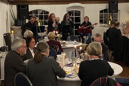 Die Band „HeiLeit“ untermalte mit ihrer Musik einen Abend voller Begegnung, Anerkennung und Perspektiven.