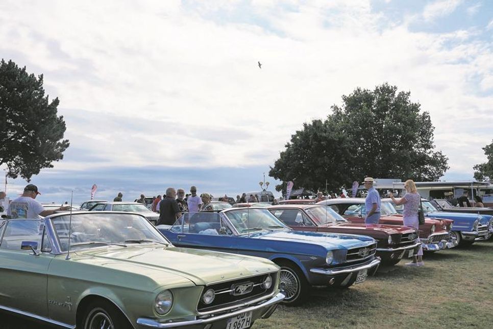 Über 180 US-Autos und Oldtimer konnten im vergangenen Jahr beim ersten „Beach and Roll Charity-Day“ in Grömitz bestaunt werden.
