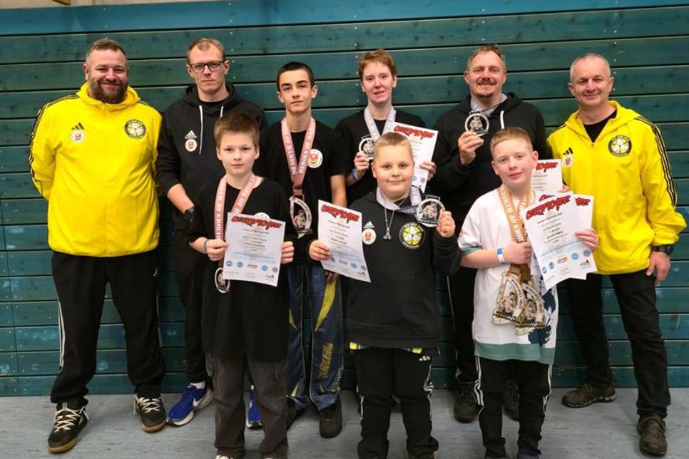 Trainer Christopher Aumer, Phillip Path, Henri Kneib, Nicole Didjoneit, Jens Kaller, Jens Uwe Schütt (hinten v. lks.), Leopold Schütt, Robert Kaller und Julian Aumer (vorne v. lks.).