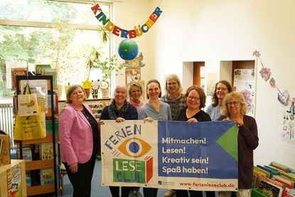 Diese Bibliothekarinnen setzen sich für die Leseförderung in Ostholstein ein: Wiebke Kuchel (Bad Schwartau), Carmen Wagner (Heiligenhafen), Heike Brinker (Heiligenhafen), Alexandra Sturm (Oldenburg), Turit Flohr (Lensahn), Kathrin Brümmer (Stockelsdorf), Sabine Stryga (Neustadt) und Susanne Hansen (Fehmarn; v. lks.).