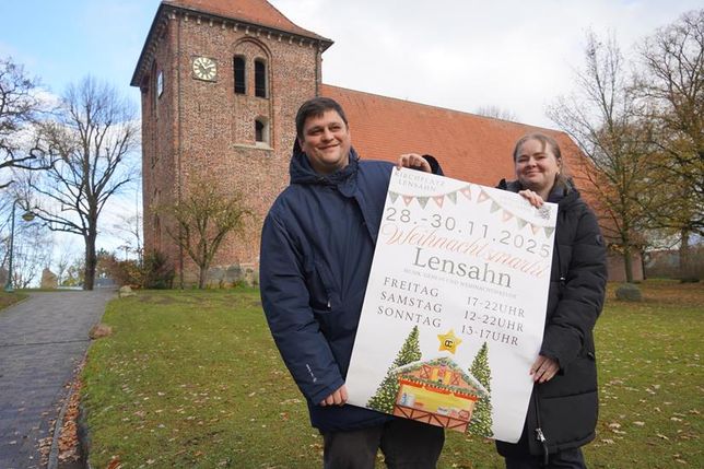 Freuen sich auf den Lensahner Weihnachtsmarkt: Vadim König und Veranstaltungsleiterin Lisa-Marie Nawe.