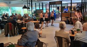 Zahlreiche Gäste waren der Einladung in den Hansa-Park gefolgt und erlebten einen rundum gelungenen Nachmittag voller Musik, Begegnungen und guter Gespräche.