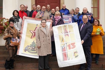 Die Sponsorinnen und Unterstützer haben auch in diesem Jahr wieder alle Hebel in Bewegung gesetzt, um Ostholsteins größten Adventskalender zu realisieren.