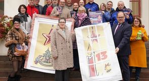 Die Sponsorinnen und Unterstützer haben auch in diesem Jahr wieder alle Hebel in Bewegung gesetzt, um Ostholsteins größten Adventskalender zu realisieren.