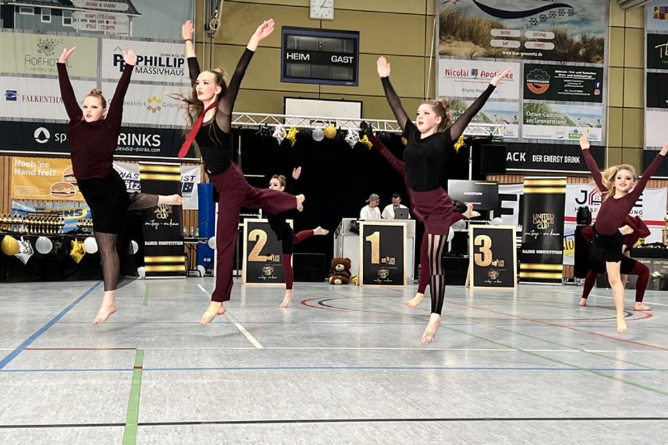 Im Contemporary beeindruckten die Tänzerinnen mit ausdrucksstarken Passagen das Publikum.