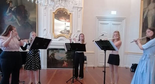 Das Querflöten-Ensemble der Kreismusikschule.
