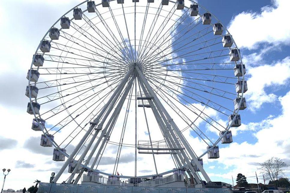 Auch das Riesenrad steht wieder und ermöglicht einen phantastischen Blick über die Lübecker Bucht.