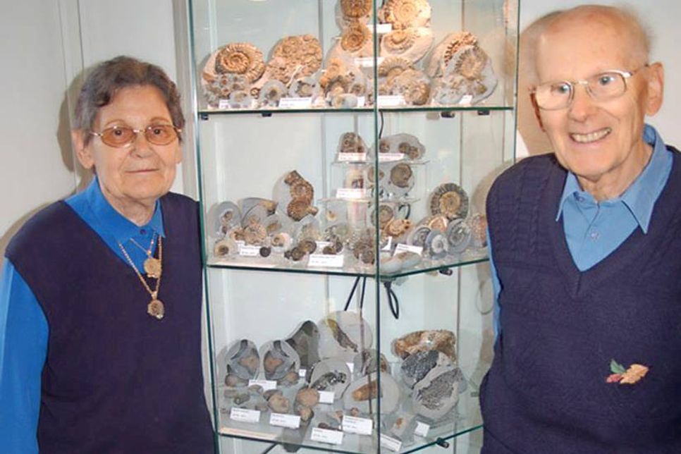 Die Müllers und ihre Vitrine im Eiszeitmuseum.