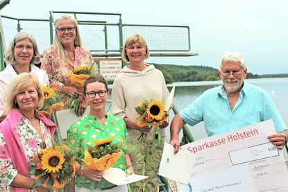 Jochen Torpus und seine Tennisdamen: Sabine Eggers (oben v.l.), Beate Flessner, Dörthe Beinlich, (unten v.l. Kerstin Christen und Anja Menke