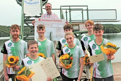 Michael Zühlke mit seinen erfolgreichen Aktiven: Philipp Zülke (oben v. l.), Paul Bienengräber, Malte Christmann, Jonas Zühlke, (unten v. l.) Silas Bonin, Tjarda Bauch, Lennard Bauch