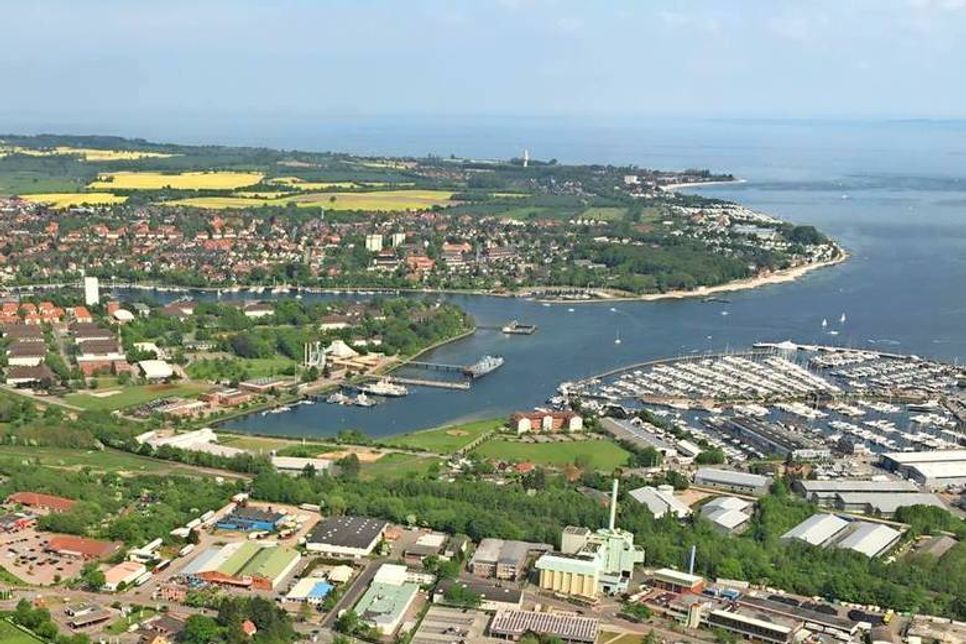 Auch mit dem Hafen-Shuttle am Stadthafen bequem erreichbar: Das Pier 19 in der ancora Marina von oben.