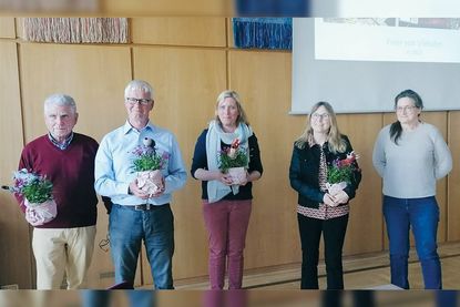 Im Beisein von Stadtpräsidentin Wiebke Zweig (2.v.r.) gab Rudolf Meisterjahn (l.) den Staffelstab als 1. Vorsitzender des Bad Schwartauer Umweltbeirates an Michael Thole. Gemeinsam mit Anja Heidemann gehört er jedoch auch weiterhin dem Beirats-Vorstand an.
