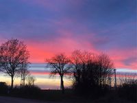 Sabine Forwick hat das beeindruckende Farbenspiel am Abendhimmel über Riepsdorf fotografiert.