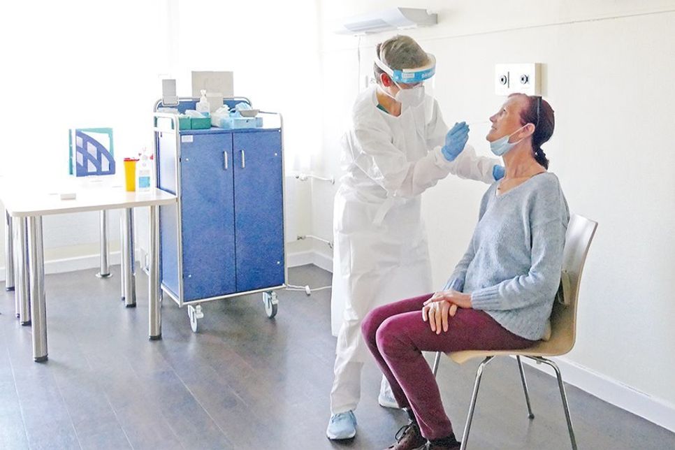 In einem separaten Bereich des Helios Agnes Karll Krankenhauses mit zwei Wartebereichen erfolgen die Testungen.