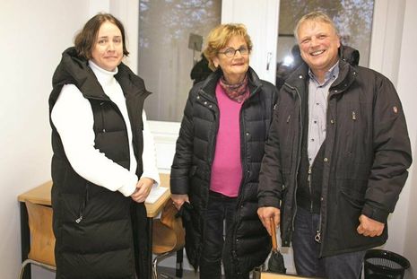Fachbereichsleiterin Diana Marcussen, Bürgervorsteherin Jutta Zillmann und Amtsvorsteher und Bürgermeister Dirk Sohn präsentierten die neue Ukraine Unterkunft Am Kahlenberg.