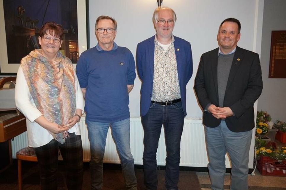 Der Vorstand bleibt unverändert: 2. Vorsitzende Christa Kautz-Stender, Kassenwart Jan Schumacher, 1. Vorsitzender Jan-Eric Hertwig und Schriftführer Mark Burmeister (v. lks.).