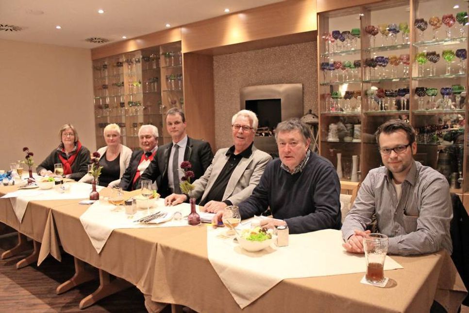 Der Vorstand: Schriftführerin Ursula Rakel, Beisitzerin Angelika Jeske, Beisitzer Gerhard Schick, 1. Vorsitzender Wolfgang Westphal, Schriftführer Werner Leinweber, 2. Vorsitzender Peter Piechotta und Beisitzer Christoph Mielke (v. lks.).