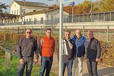 (V. l.) Kay-Uwe Laas (Künstler und Designer), Robert Rothböck (von Poll Immobilien), Raimund Paugstadt (Vorsitzender Initiative Schönes Plön), Wolf-Günter Klingelhöller (2. Vorsitzender Initiative Schönes Plön), Lars Winter (Bürgermeister).