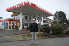 Peter Petljuk vor der Avia-Tankstelle in Dahme, Seestraße 5.
