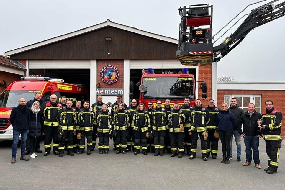 Im Rahmen einer offiziellen Bekanntgabe am Gerätehaus Grömitz überbrachte eine Delegation der Firma Dräger die frohe Botschaft an die 20 anwesenden Grömitzer Mitglieder.