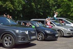 Vom Auto aus nahmen die künftigen ABC-Schützen und ihre Familien an der Abschiedsfeier teil, die mit einem hupenden Konvoi beendet wurde.