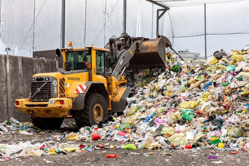 Die Mengen an Verpackungen nehmen zu und die Sammelqualität hat sich mit der Systemumstellung auf Tonnenabfuhr verschlechtert. Das Einhalten der gesetzlich vorgeschriebenen Recyclingquote wird dadurch beeinträchtigt. Foto: schweitzer media gmbh