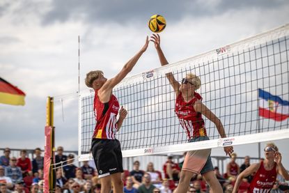 Am Strand von Laboe erlebten die Volleyballer sportliche Herausforderungen an vier Tagen.
