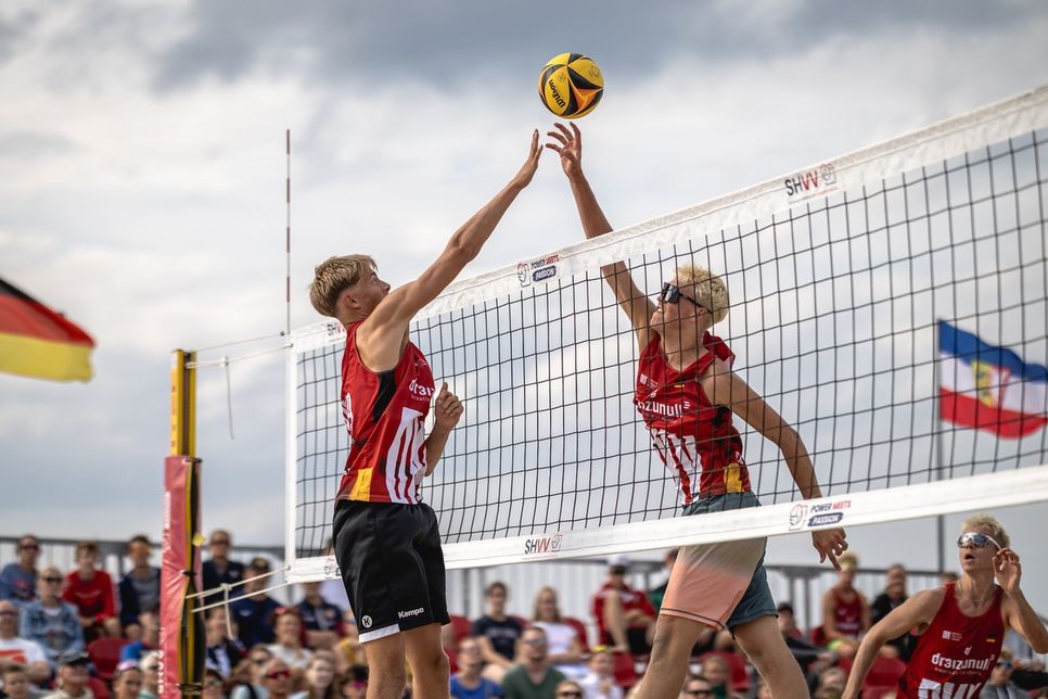 Am Strand von Laboe erlebten die Volleyballer sportliche Herausforderungen an vier Tagen.