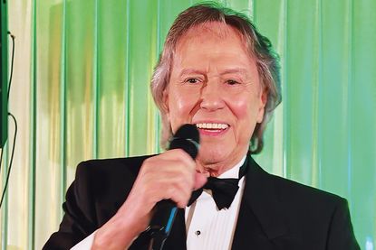 Der Sänger und Entertainer Bert Beel parodierte bei seinem Auftritt auch mehrere Sänger und Sängerinnen.