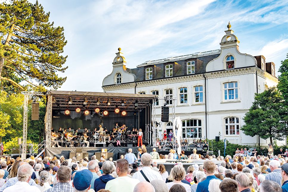 Die PlatzKonzerte auf dem Timmendorfer Platz gehören jedes Jahr zu den Highlights des Sommers.