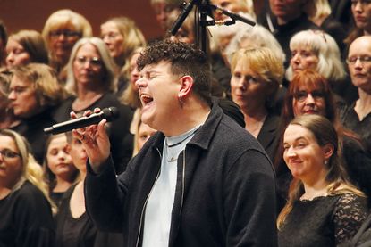 Der Sänger Isaak, Deutschlands Teilnehmer beim Eurovision Song Contest 2024, ist am Donnerstagabend als Stargast dabei.