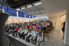 In der Aula der Jacob-Lienau-Schule wurden die Viertklässler mit ihren Familien begrüßt.