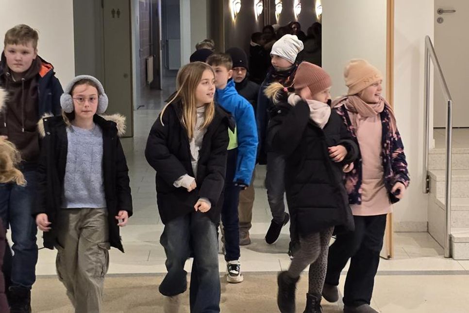 Bei einem Rundgang lernten die Schülerinnen und Schüler die Jacob-Lienau-Schule kennen.