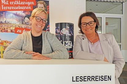 Die Leser-Reisen-Crew informiert über neue Angebote und hat den druckfrischen Katalog dabei.