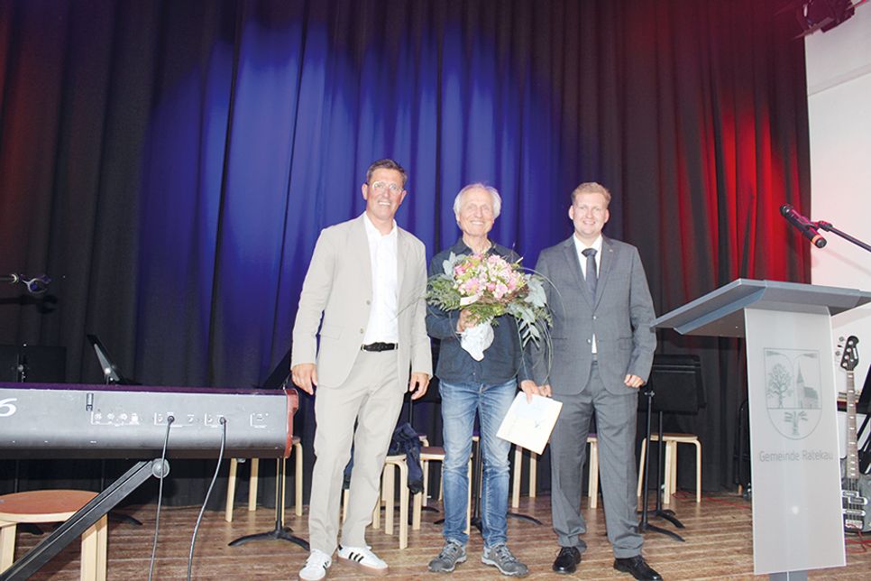 „Du hast es verdient, dass Du diese Auszeichnung sozusagen für Dein ,Lebenswerk‘ von uns bekommst“, sagte Ratekaus Bürgermeister Thomas Keller bei der Verleihung des Umweltpreises mit Bürgervorsteher Daniel Thomaschewski an Jürgen Leicher.