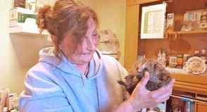 Cornelia Schlicker mit einem ihrer Schützlinge.