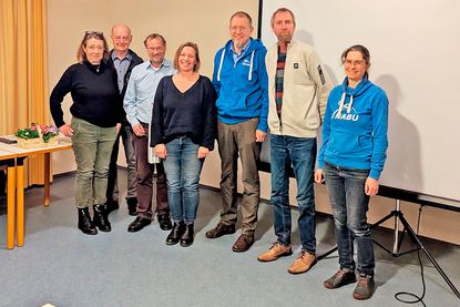 Auf dem Foto sind zu sehen von links nach rechts: Heike Mettke-Wulff, Reiner Wulff, Axel Michaelis, Claudia Oezer, Niels Kock, Jörg Hahn und Elisabeth Kock.